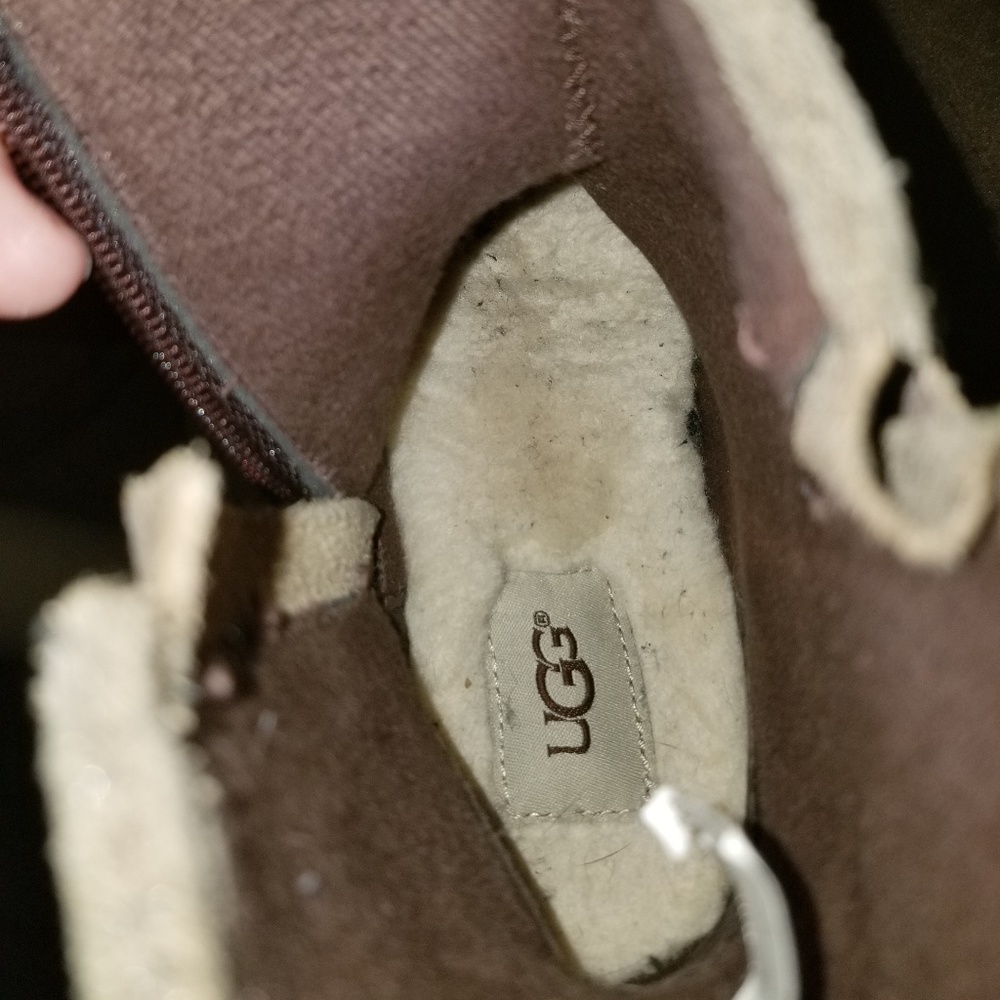 Boys UGG boots - Picture 2 of 5
